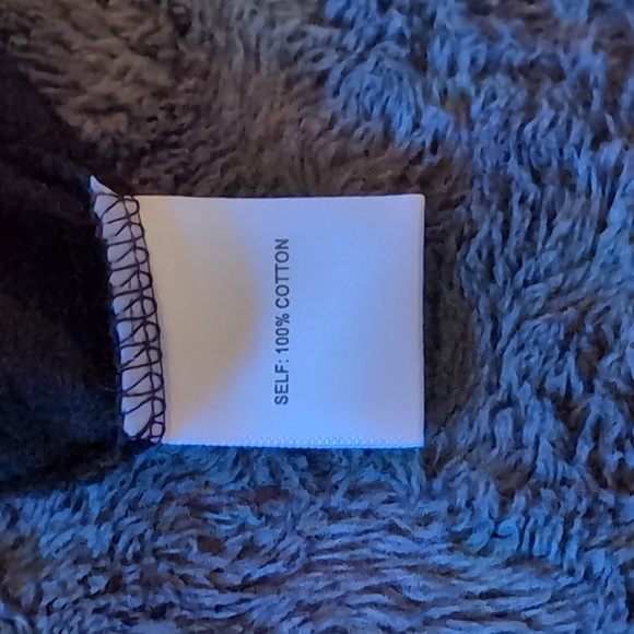 Jane Delancey| Black V-Neck T-shirt With Patterned Netted Sleeves Cotton - Picture 11 of 12